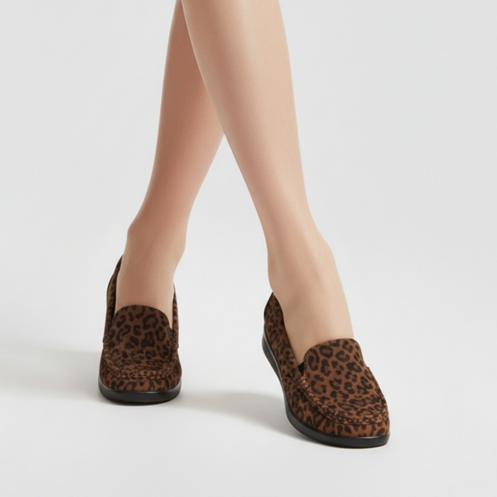Clarks Womens Suede Loafers Leopard Animal Print Ellowyn Lux Slip On Size 9 W